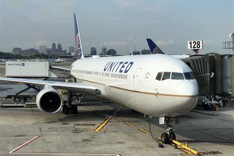 United To Order 100+ Wide Body Jets: 787 Or A350?