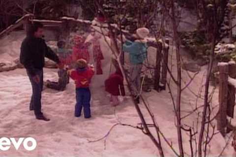 Johnny Mathis - Winter Wonderland (from Home for Christmas)