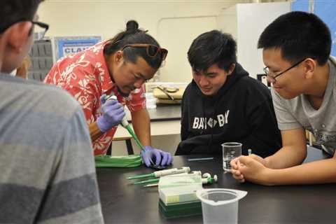 ʻIolani School brings cutting-edge genome science to Hilo High
