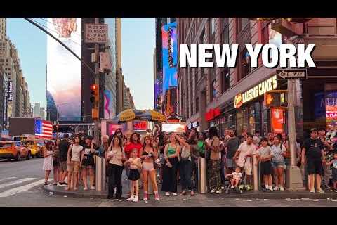 New York City LIVE Rainy Manhattan on Tuesday Evening (July 25, 2023)