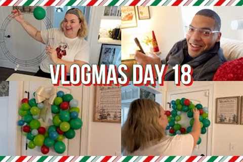 DIY BALLOON CHRISTMAS WREATH + CHRISTMAS MOVIE REVIEW | VLOGMAS DAY 18