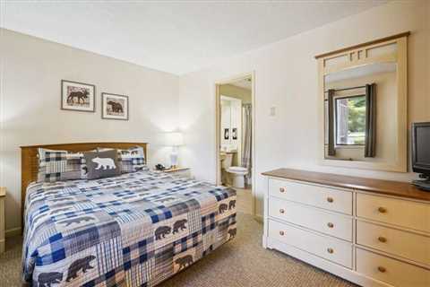 102 Cedarbrook One bedroom Queen Suite in Killington, VT | Accommodates 4 Guests
