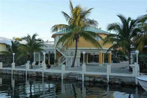 Views Of The Lagoon - Charming 2-Bedroom Vacation Rental in Marathon, FL