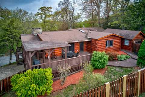 A Slopeside Getaway - 5 Bedrooms in Appalachian Ski Mountain, NC - Accommodates 10 Guests